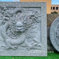 Dragão esculpido na estátua de pedra do jardim de pedra